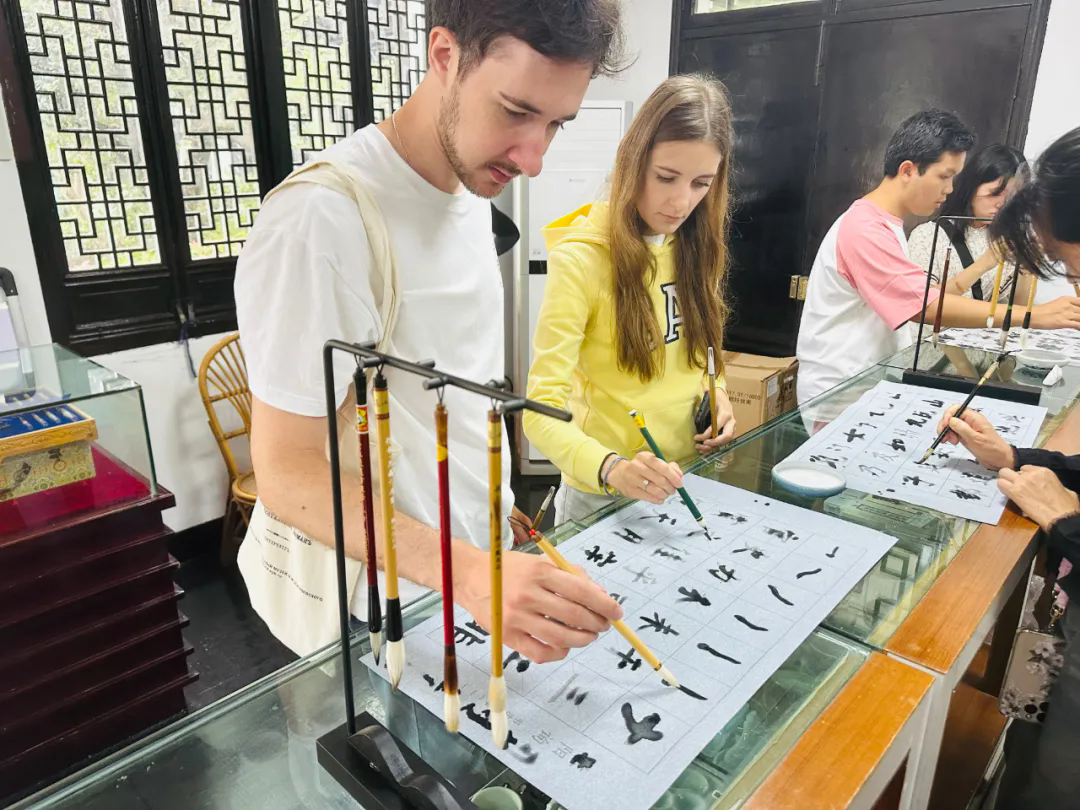 International students embrace Chinese musical culture-3.png