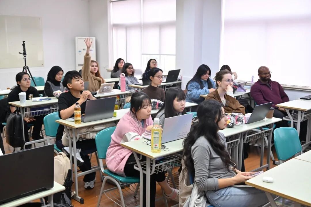 SISU international students explore AI innovation tools-2.jpg