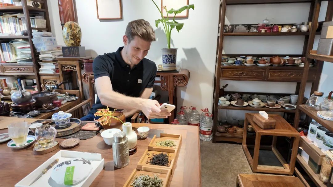 German battery expert finds green harmony in Jing