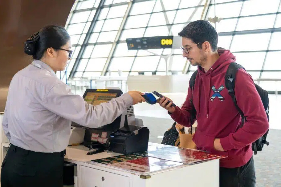 Pudong airport upgrades tax refund, payment services