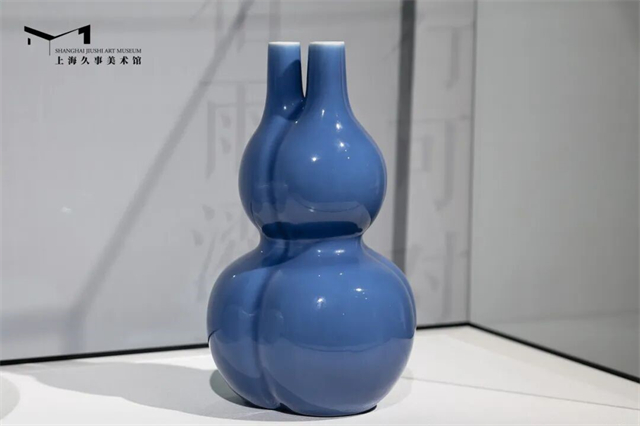 From glass to glaze: A dialogue between West and East