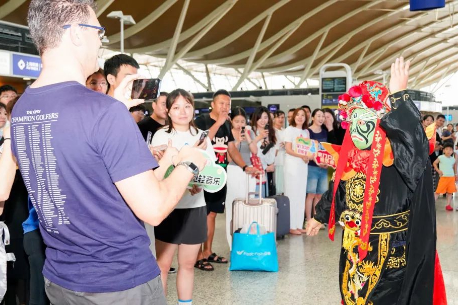 Shanghai airports elevate travel experience with cultural performance