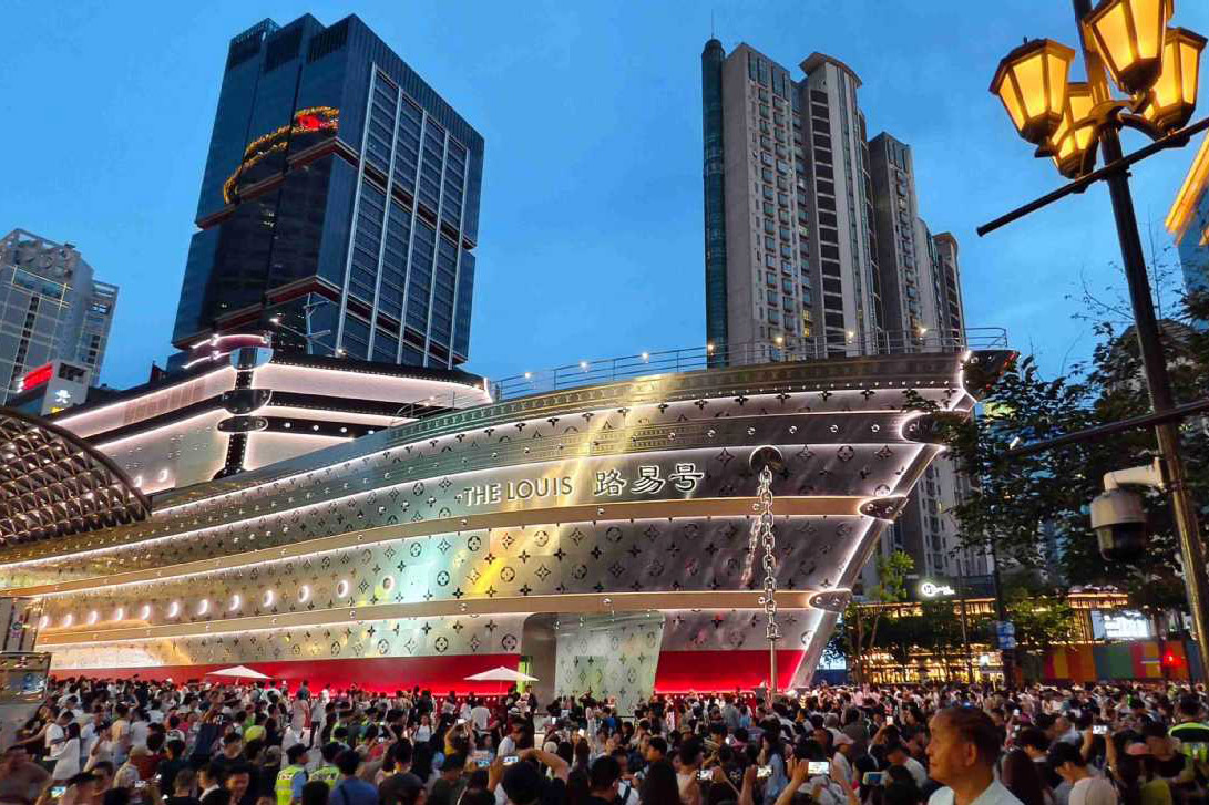 Foreign retailers expand presence in Shanghai