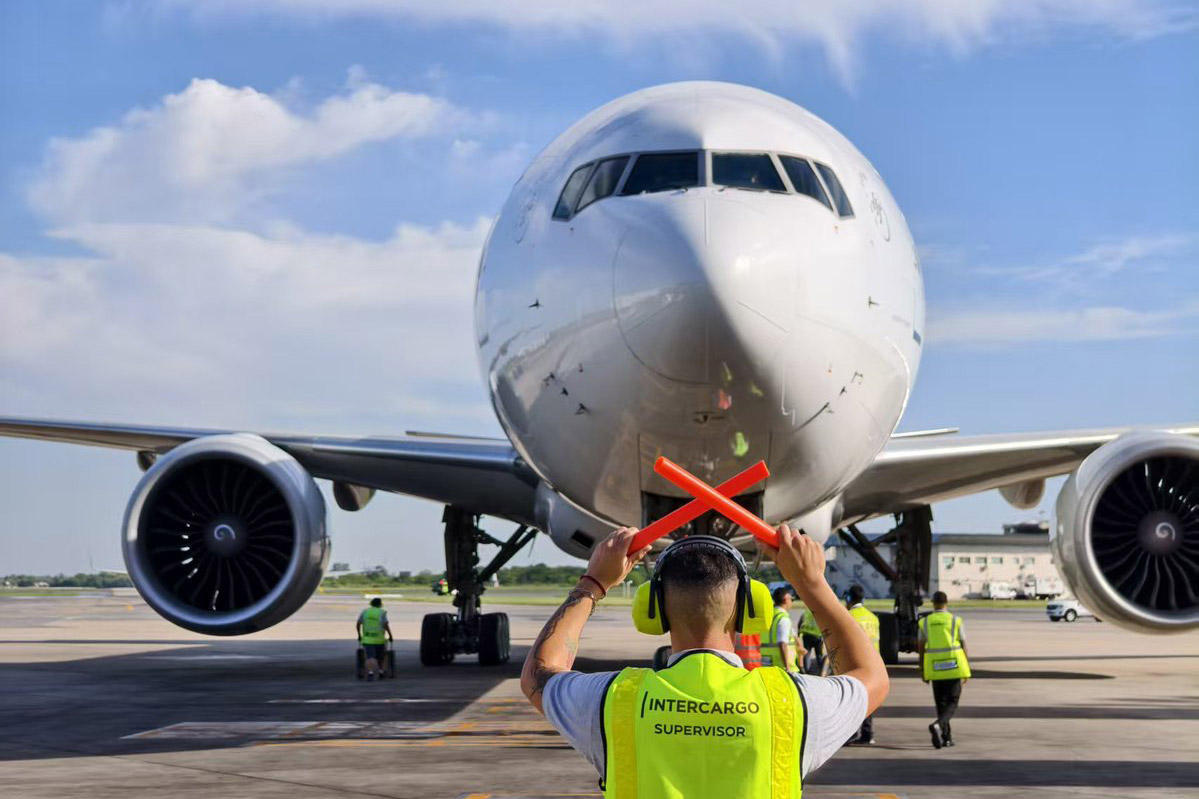 First direct air flight between China, Argentina takes off 