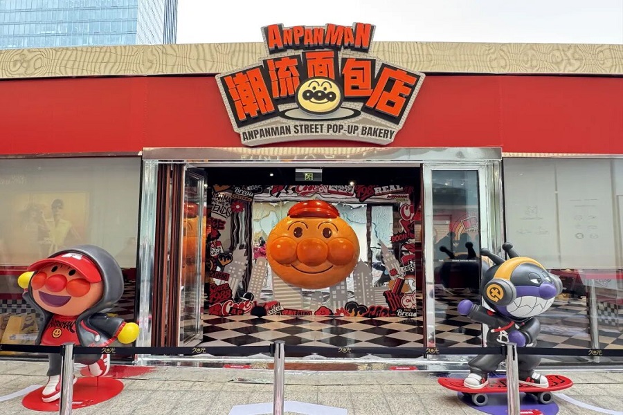 Shanghai hosts world's first Anpanman pop-up bakery