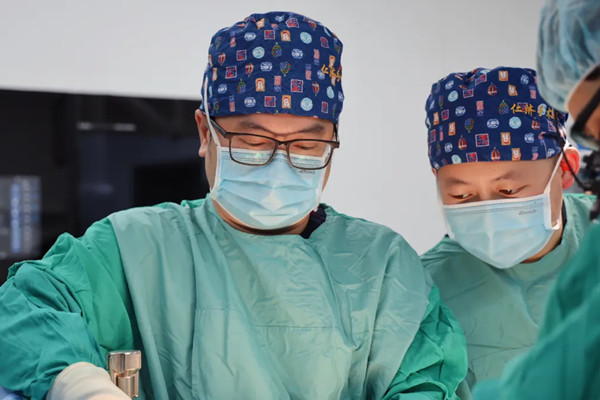 Dr Yang.jpg Dr Yang.jpg