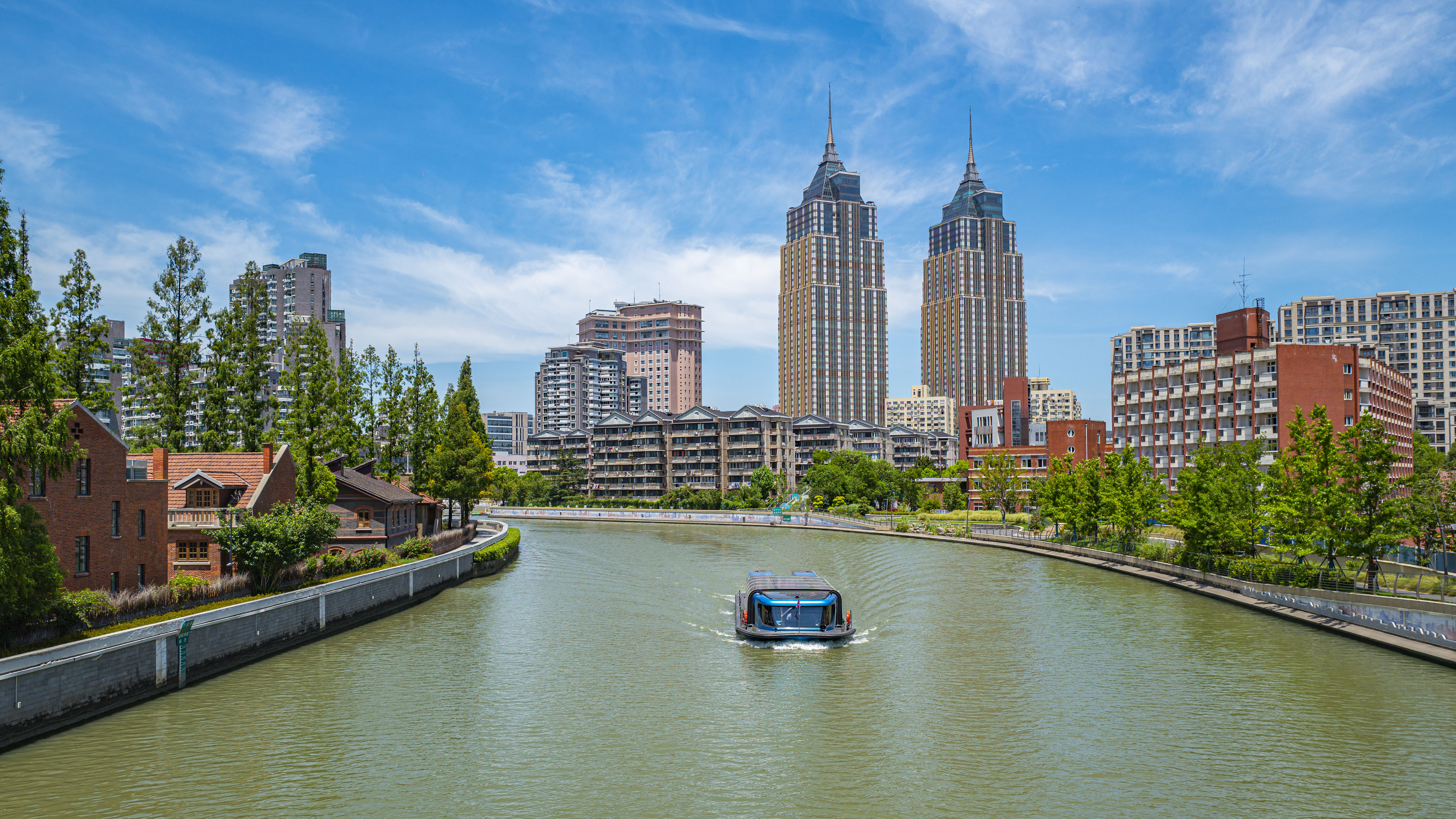 A citywalk in Changning: tunnels of color, riverside calm, and century-old stories