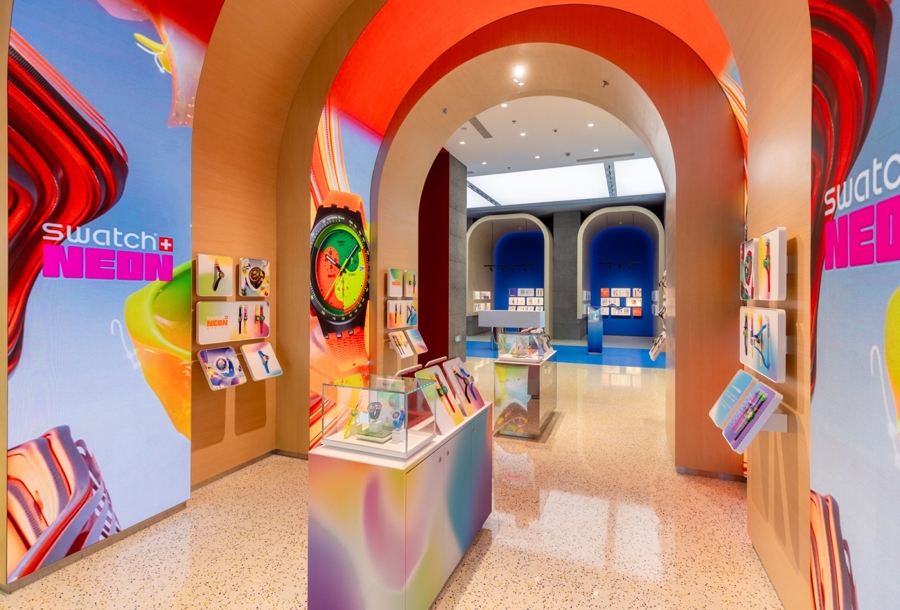 City sparks year-end retail frenzy with flagship store openings