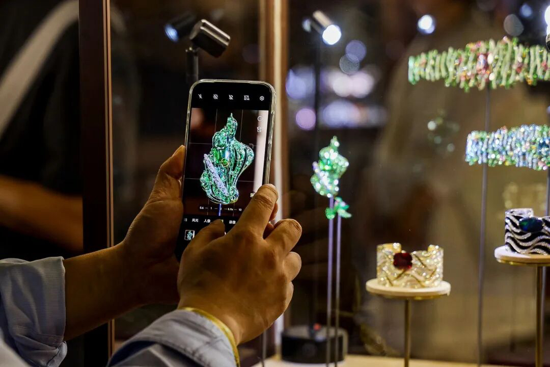 Explore Huangpu on 3 custom jewelry walking routes