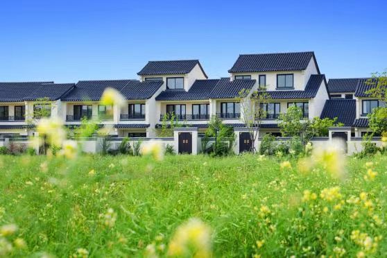 Escape to a countryside retreat in Huating