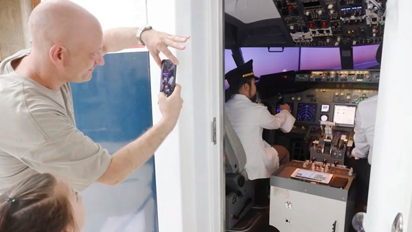 The Shanghai Pudong International Airport and eight nearby hotels in Shanghai formed an alliance on July 16 to elevate the travel experience for passengers at one of the world