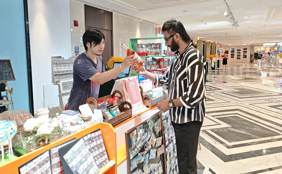 New stores fuel Global Harbor buzz, offer instant refunds