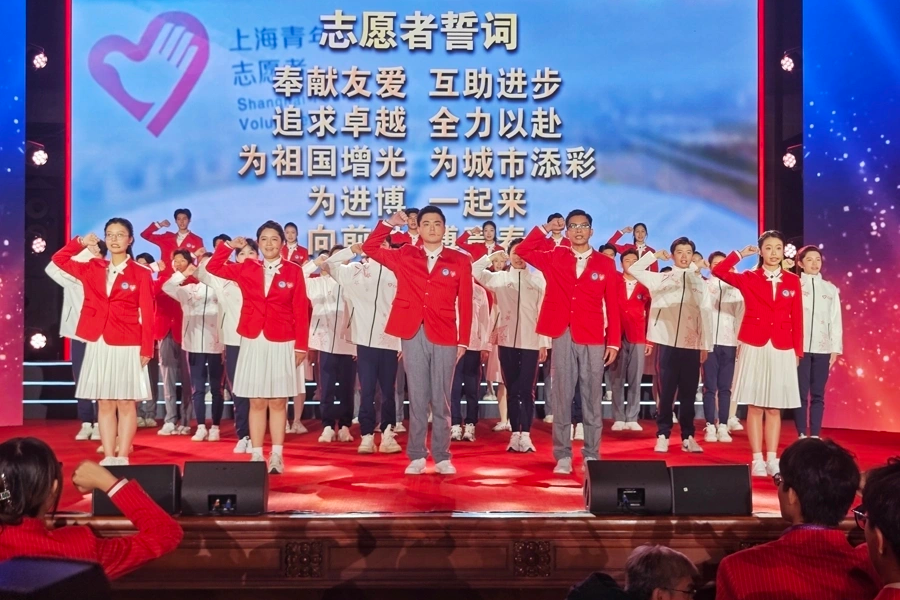 Volunteers for the 8th China International Import Expo 1.png