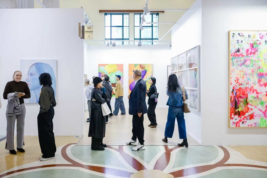Visitors explore an art exhibition held during the 2024 Shanghai International Artwork Trade Week.jpg
