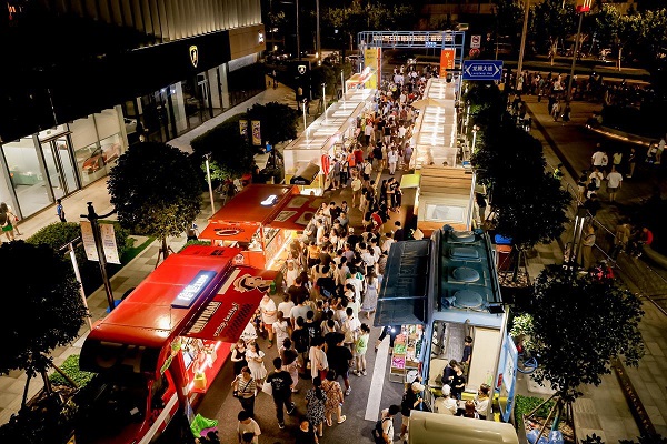 Night market lights up Shanghai's Xuhui district