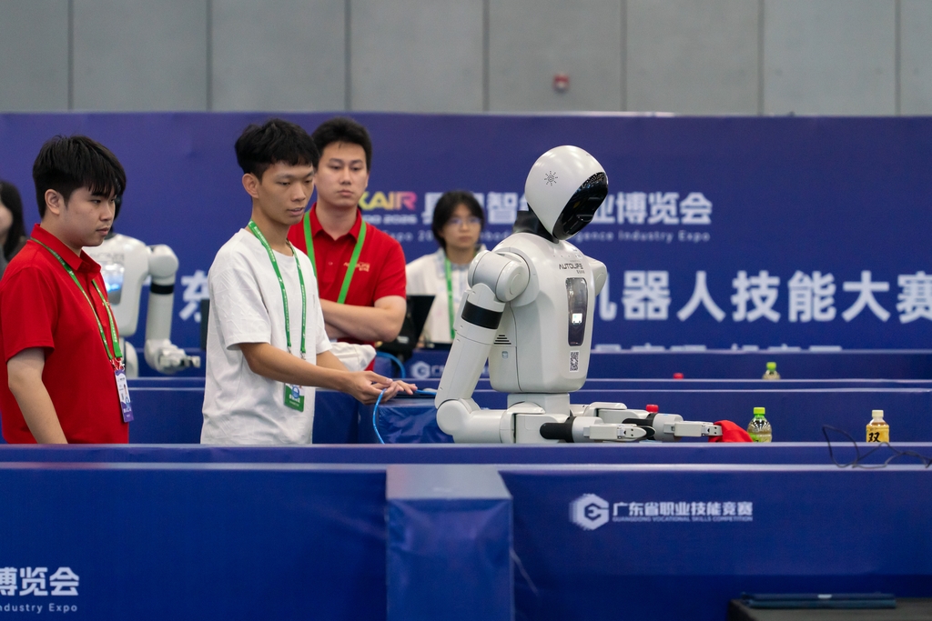 China recognizes 11 new occupations as new industries create fresh roles