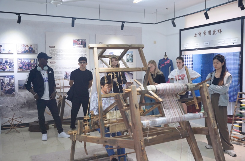 International students explore rural charm in Qingpu-2.jpg