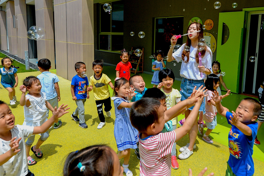 Shanghai to offer care services for younger kids