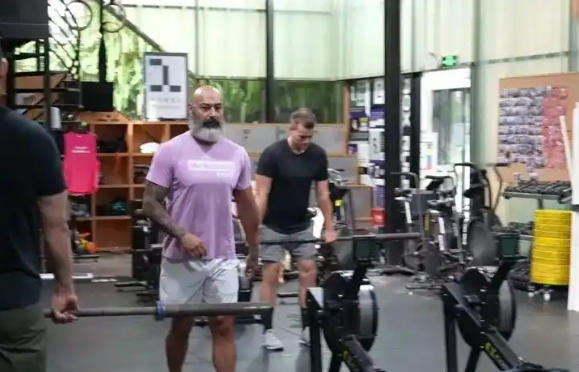 Turkish entrepreneur builds sports community in Shanghai 