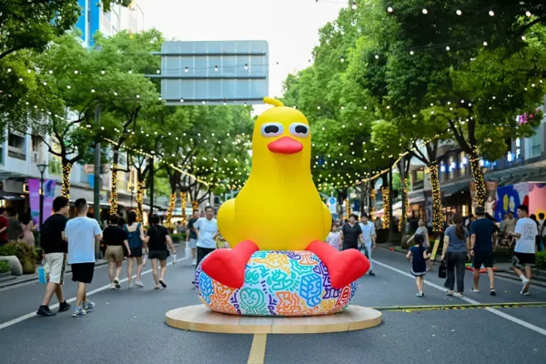 'Duck on the Street' headlines festival on Daxue Road