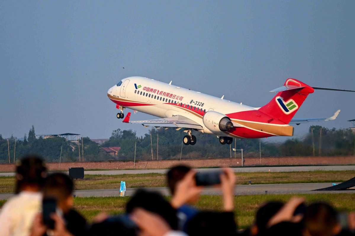 Cutting-edge features help C909 fly even higher.jpeg