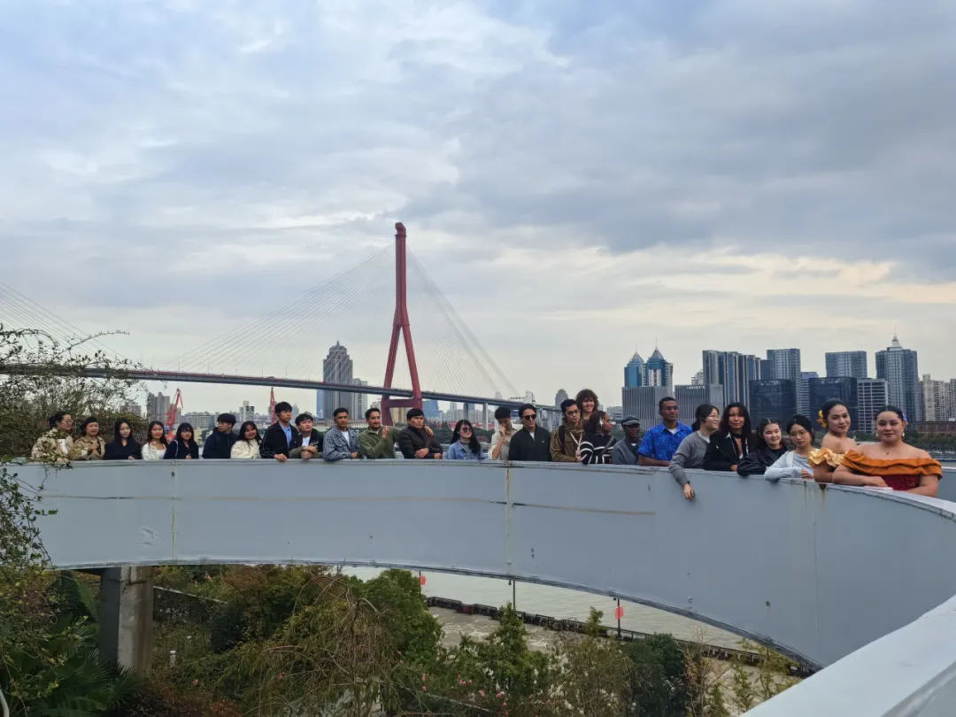 International students explore Shanghai