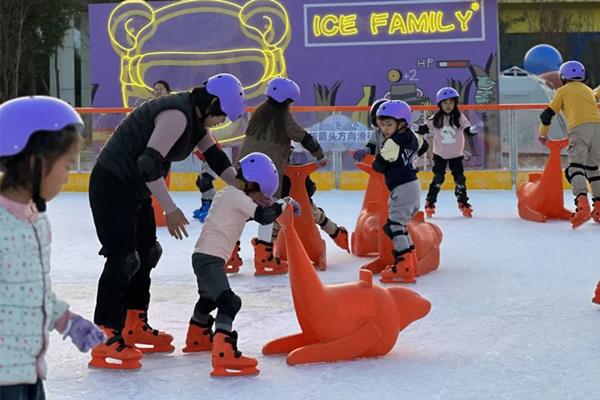 Gliding on ice at Panlong Xintiandi