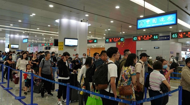 Shanghai Pudong Intl Airport welcomes record-high passenger volume.jpg