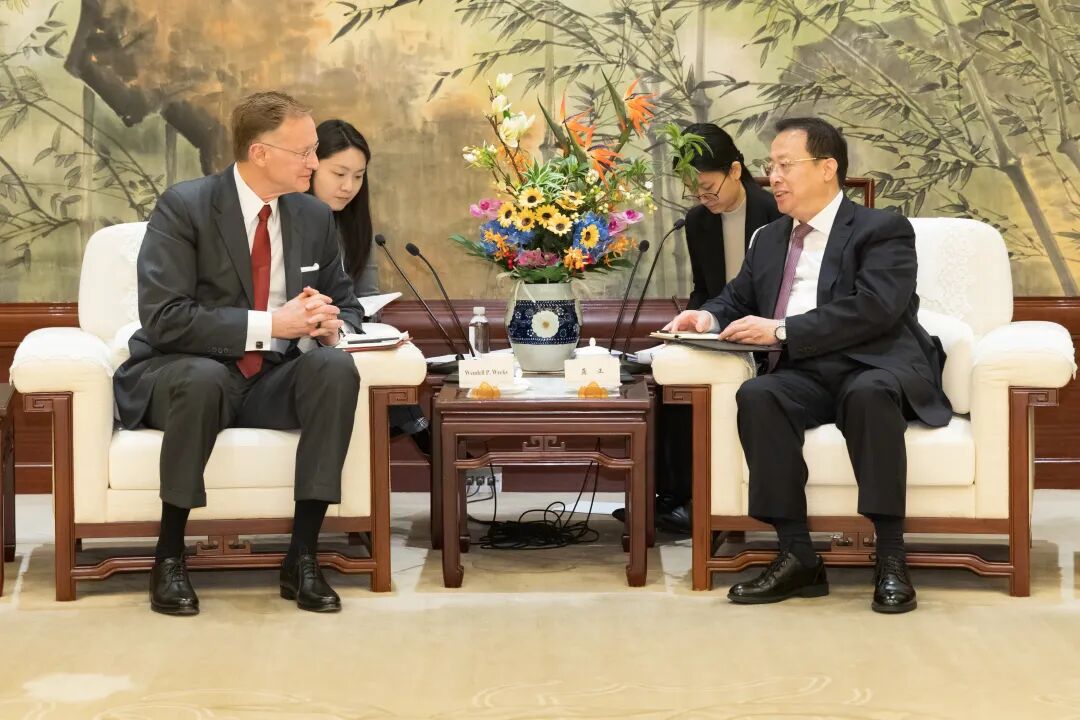 Shanghai Mayor Gong Zheng (right) meets with Wendell P. Weeks.jpg
