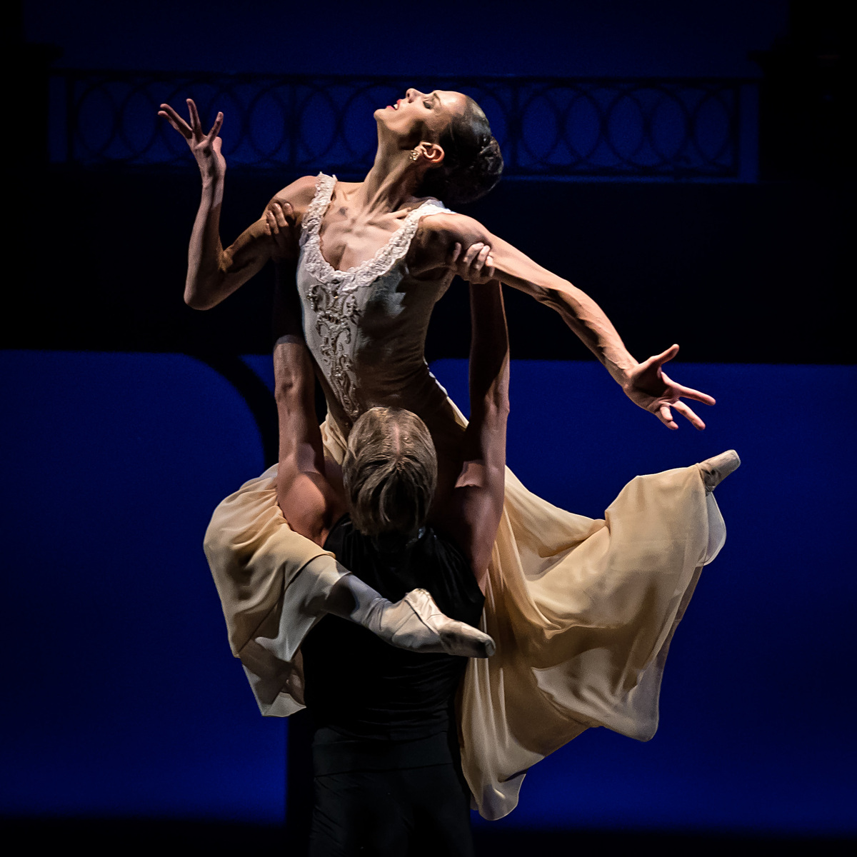Iconic ballet company dances classics onto Chinese stages