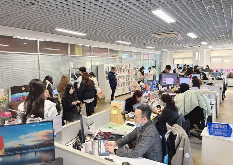 The registration process is conducted smoothly under the guidance of staff and volunteers..jpg