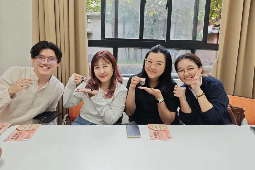 ECNU international students embrace Chinese culture carnival