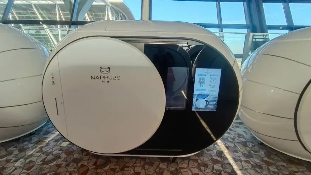 Sleep pods at Shanghai Pudong International Airport Terminal 2..jpg