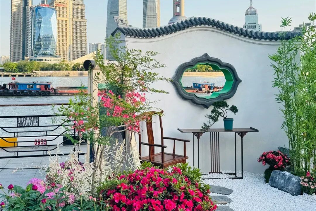 International floral installations bloom along North Bund waterfront