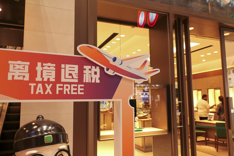 Shanghai holiday spending rises with more global shoppers