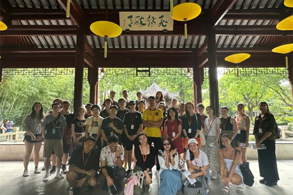 Global students embrace culture at Fudan University