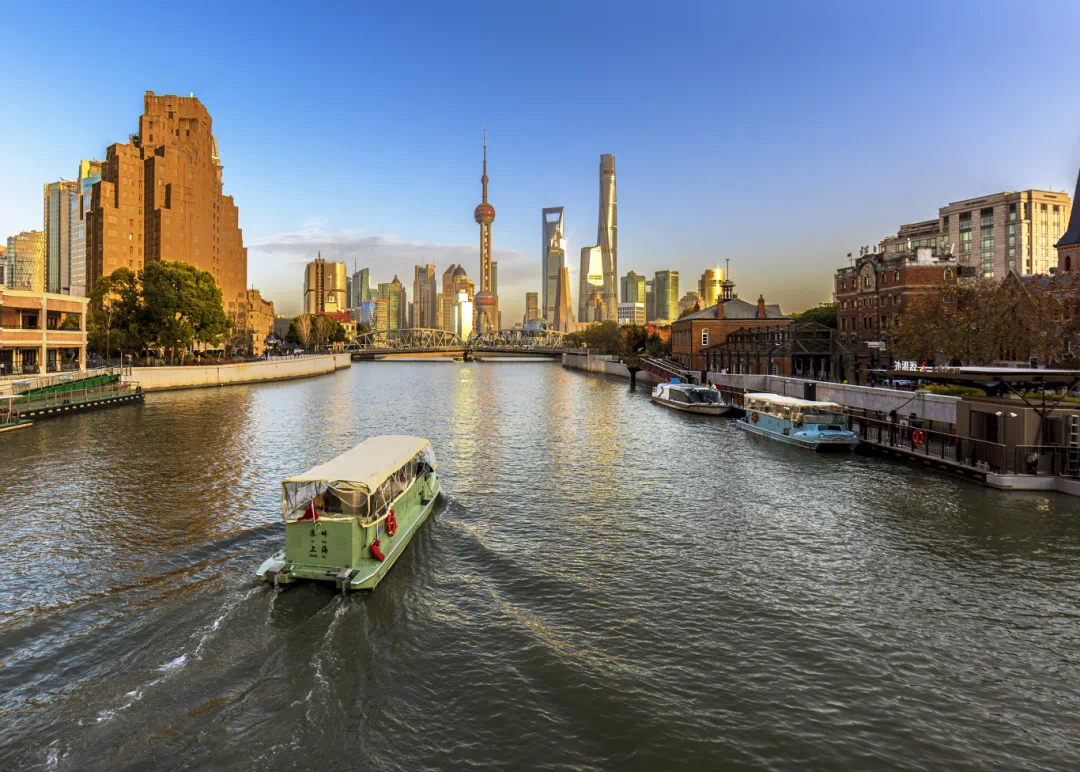 Cruises on Suzhou Creek in Shanghai..png