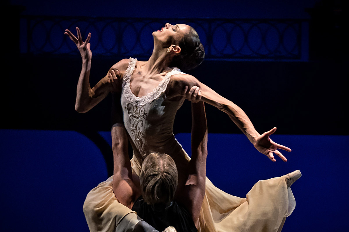 Iconic ballet company dances classics onto Chinese stages