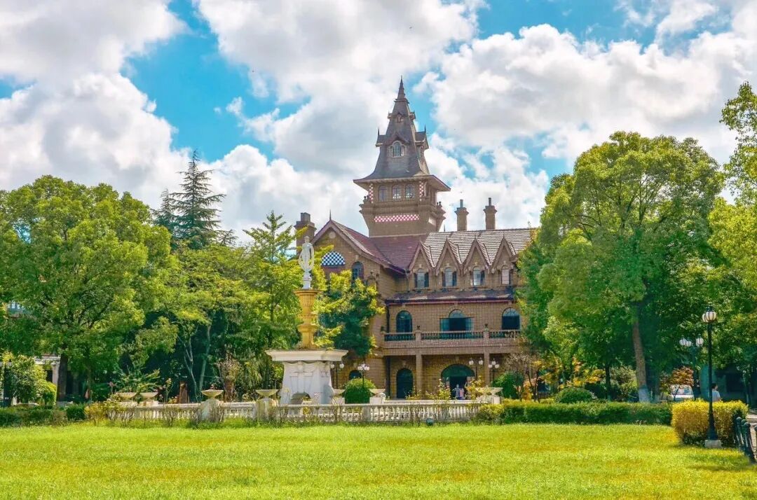 The European-style backlot at the Shanghai Film Park..jpg