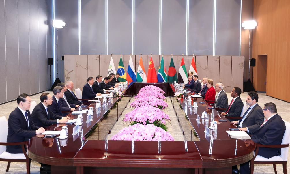 Xi visits New Development Bank 3.png