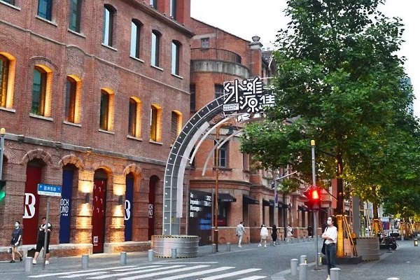 Experience Shanghai's architectural marvels along Suzhou Creek