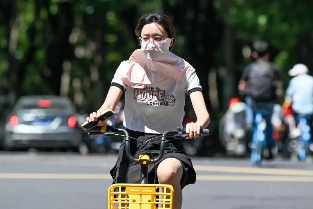 Shanghai experiences record heat in August
