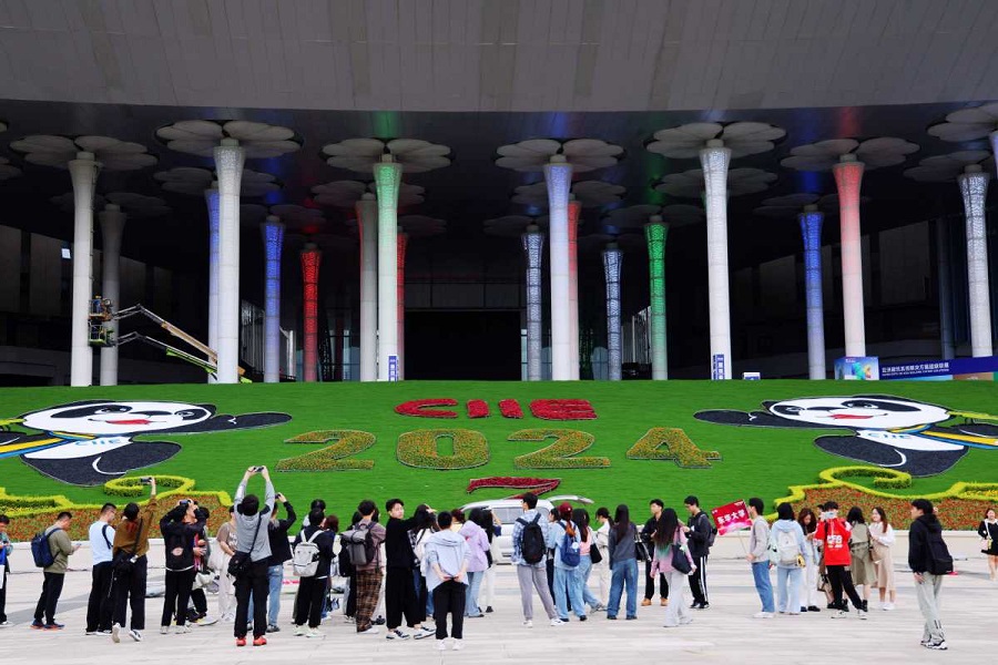 Shanghai trading delegation secures first deal of CIIE