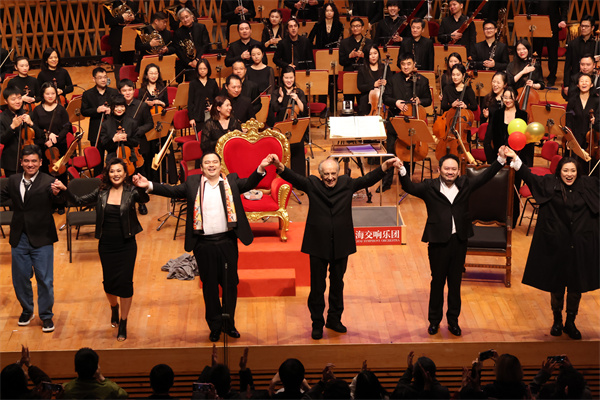 Leo Nucci debuts as Rigoletto in Shanghai.jpeg