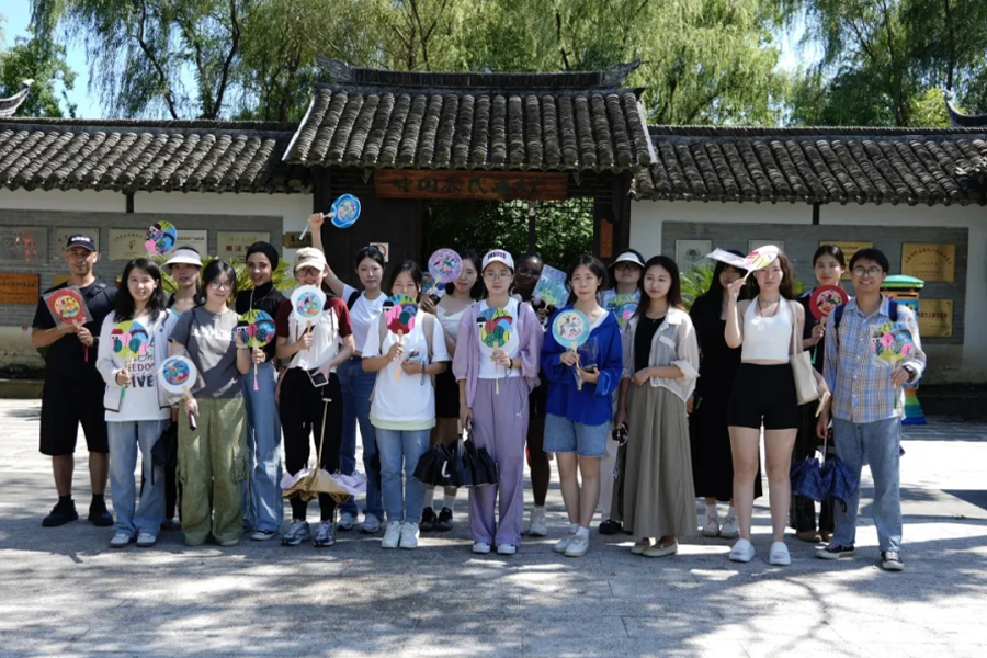 International students explore modern countryside in Jinshan district