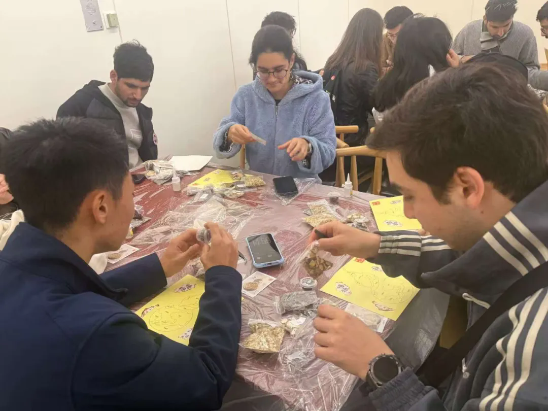 International students explore Shanghai-style architecture-3.png