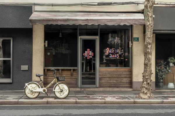 Loewe, Hello Bike team up for golden bike rides in Shanghai