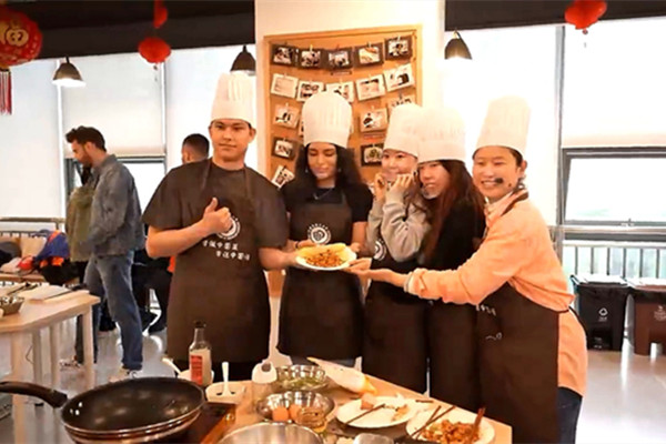 Intl students learn to cook Chinese cuisine at ECUST.jpg Intl students learn to cook Chinese cuisine at ECUST.jpg