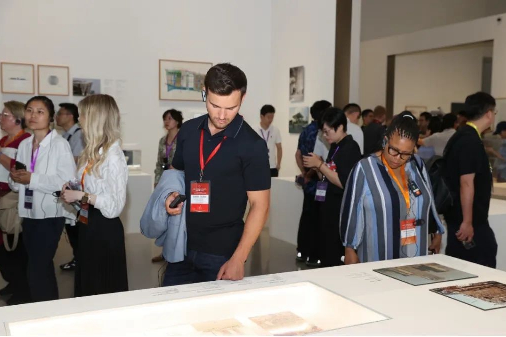 Global officials explore Shanghai's urban development, technological innovation