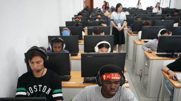 Foreign students navigate challenges of yanggaokao in Shanghai